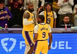 KOK电竞_关于洛杉矶湖人NBA战胜萨克拉门托国王詹姆斯关键上篮的信息