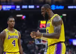 关于洛杉矶湖人NBA战胜萨克拉门托国王詹姆斯关键上篮的信息